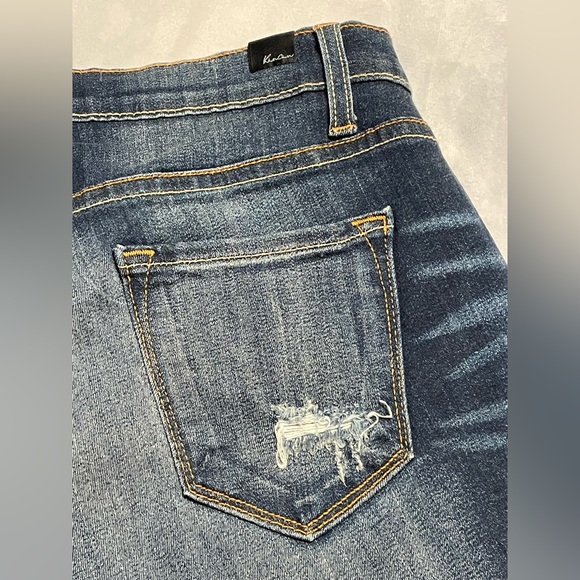 KanCan women’s size 27 waist women’s distressed shorts - Picture 8 of 9